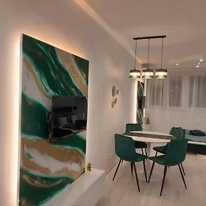 https://emerald-apartman.szeged-hotels.com