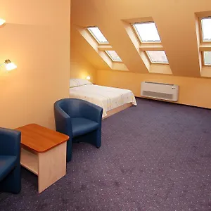 Tunderpart Vendeghaz Eger
